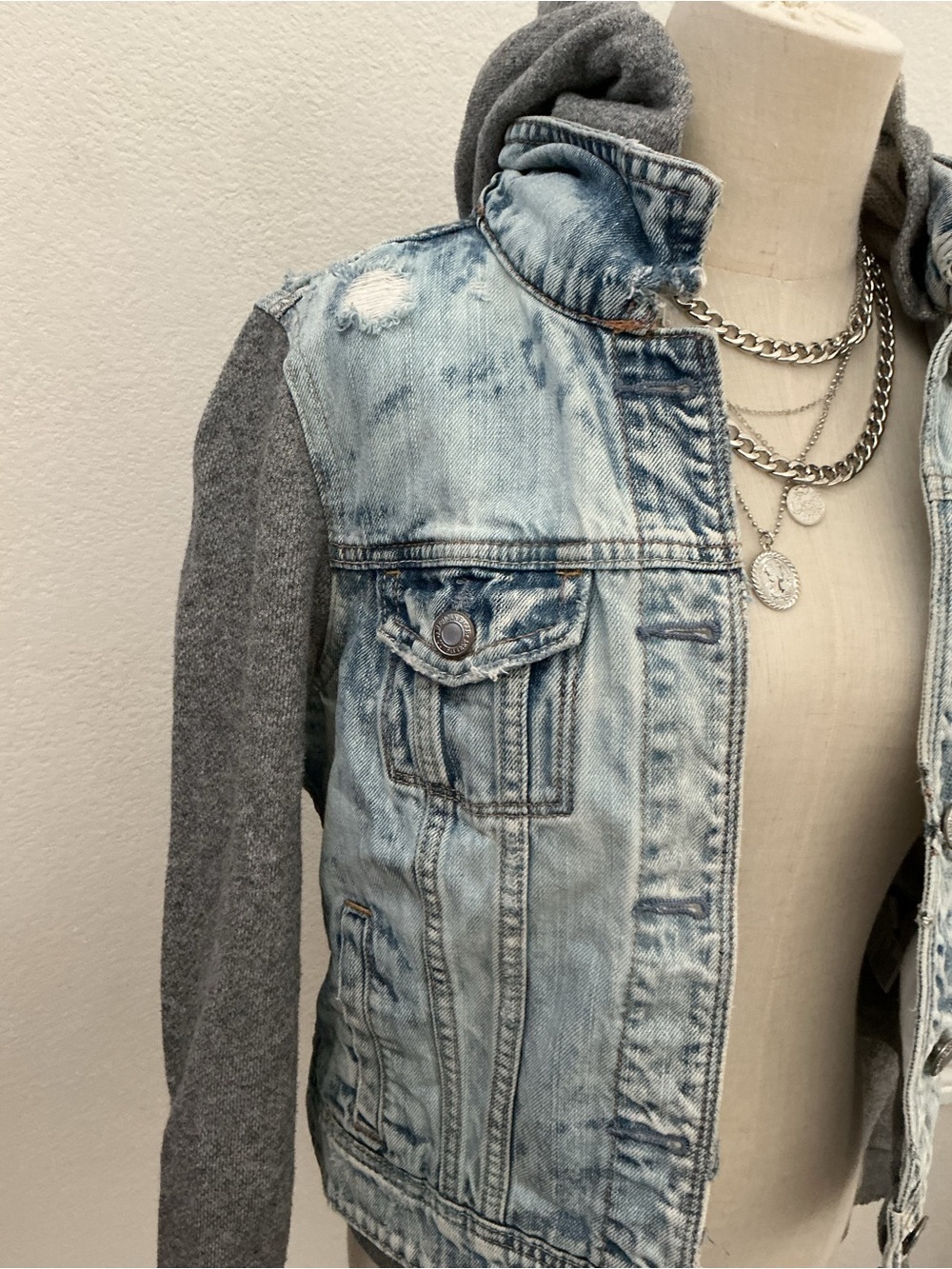 American Eagle Outfitters Two-Tone Denim Jacket with Gray Knit Sleeves - Picture 4 of 7